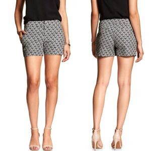 Women's‎ Banana Republic Size 8 Patterned Black & White Shorts